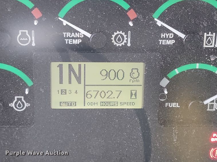 image for item LA9646 2004 John Deere 724J wheel loader