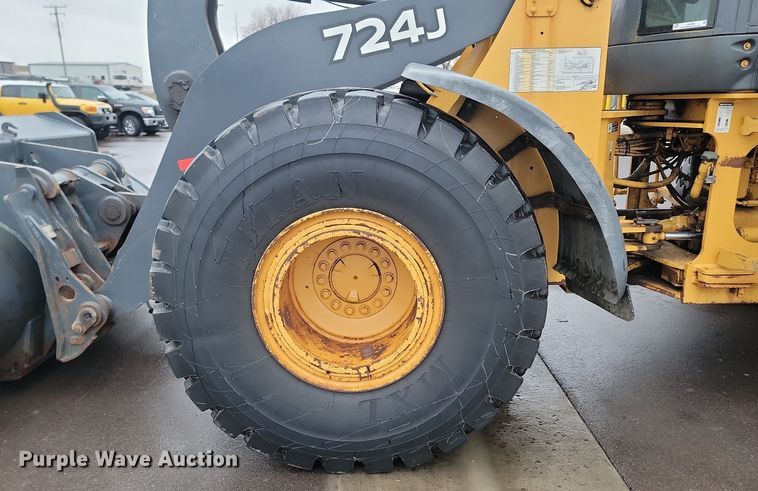 image for item LA9646 2004 John Deere 724J wheel loader