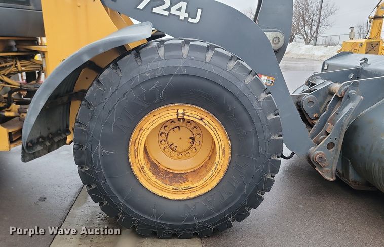 image for item LA9646 2004 John Deere 724J wheel loader