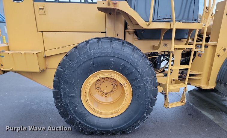 image for item LA9646 2004 John Deere 724J wheel loader