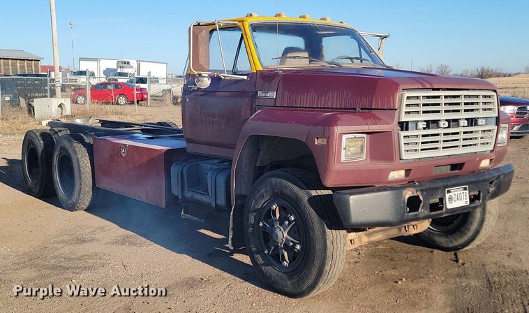 image for item LA9656 1984 Ford  F8000 truck cab and chassis