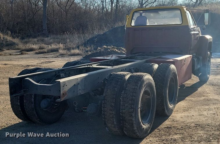 image for item LA9656 1984 Ford  F8000 truck cab and chassis