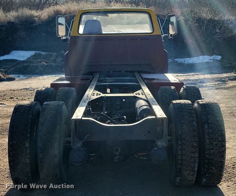 image for item LA9656 1984 Ford  F8000 truck cab and chassis