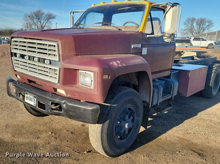 image for item LA9656 1984 Ford  F8000 truck cab and chassis