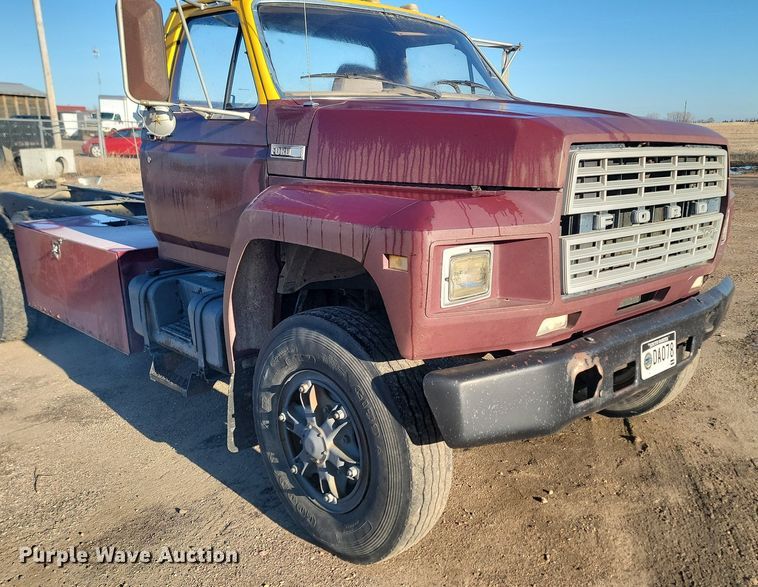 image for item LA9656 1984 Ford  F8000 truck cab and chassis