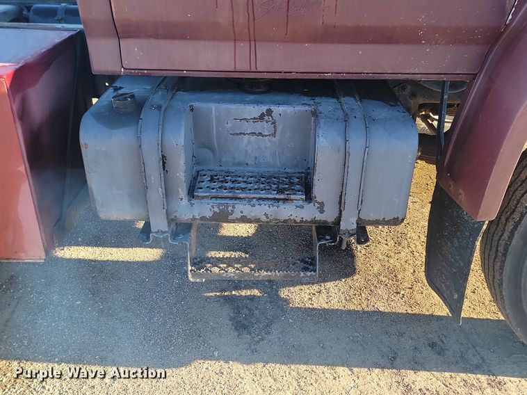 image for item LA9656 1984 Ford  F8000 truck cab and chassis