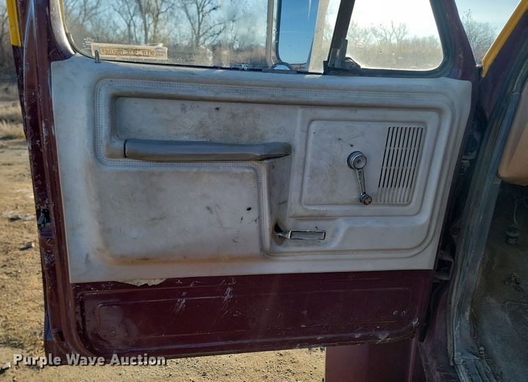 image for item LA9656 1984 Ford  F8000 truck cab and chassis