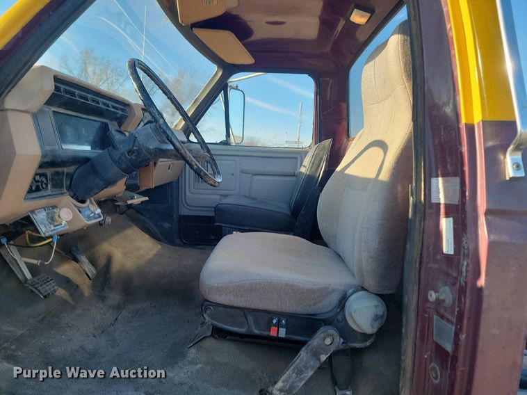 image for item LA9656 1984 Ford  F8000 truck cab and chassis