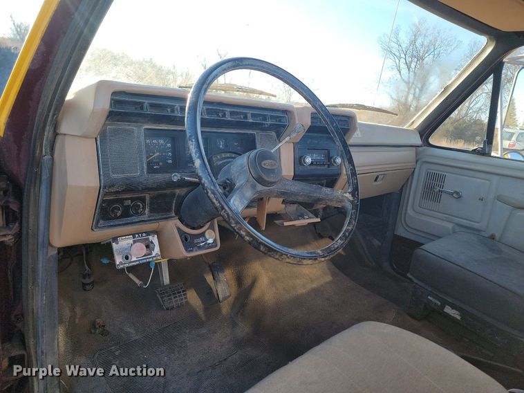 image for item LA9656 1984 Ford  F8000 truck cab and chassis