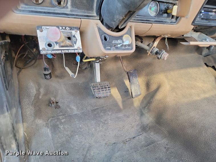 image for item LA9656 1984 Ford  F8000 truck cab and chassis