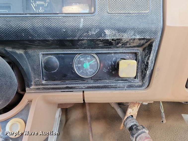 image for item LA9656 1984 Ford  F8000 truck cab and chassis