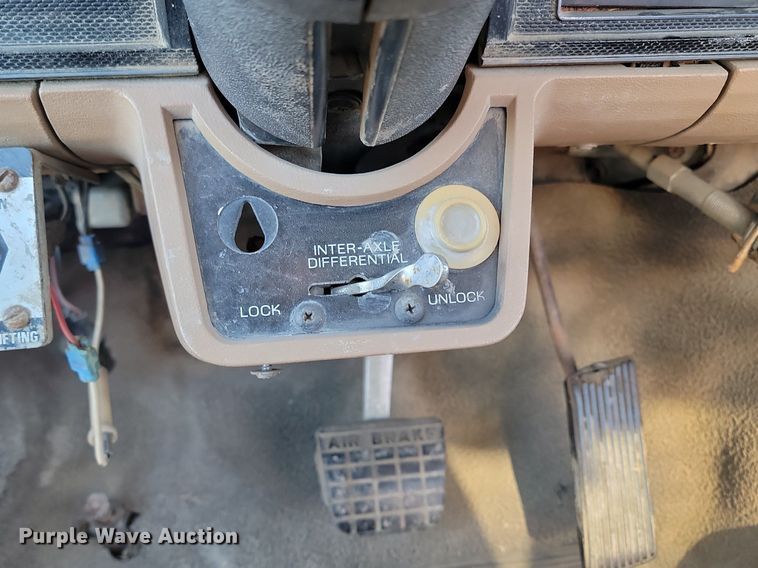 image for item LA9656 1984 Ford  F8000 truck cab and chassis