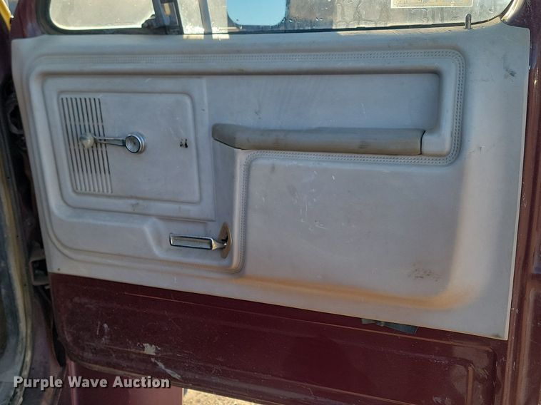 image for item LA9656 1984 Ford  F8000 truck cab and chassis