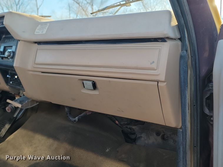 image for item LA9656 1984 Ford  F8000 truck cab and chassis