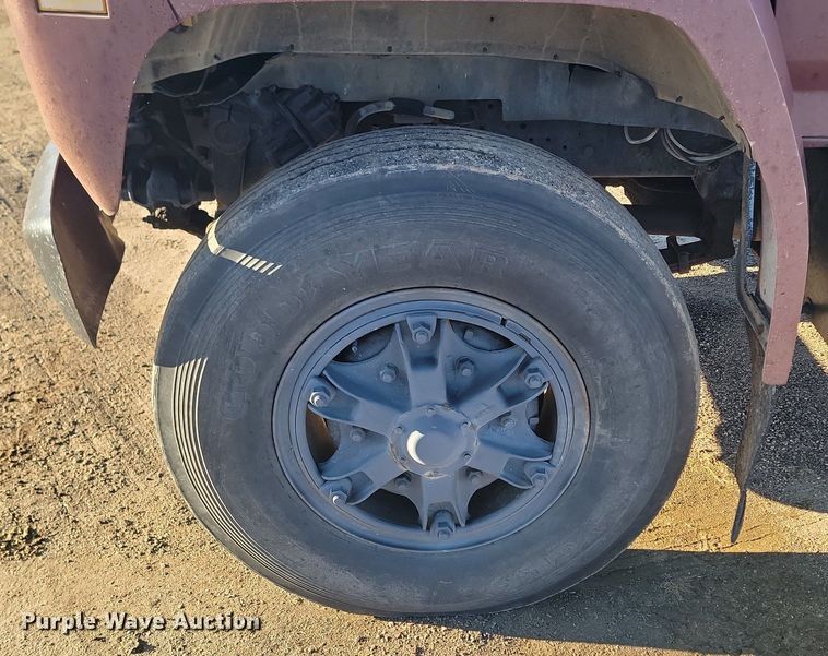 image for item LA9656 1984 Ford  F8000 truck cab and chassis