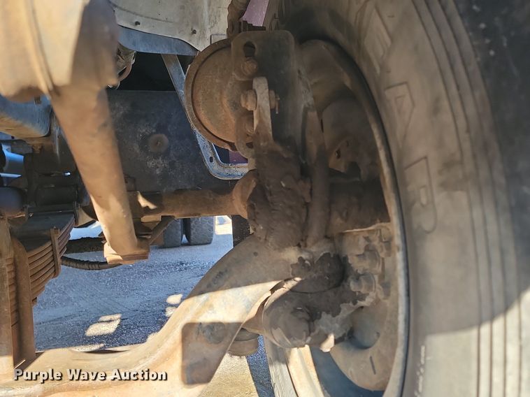 image for item LA9656 1984 Ford  F8000 truck cab and chassis