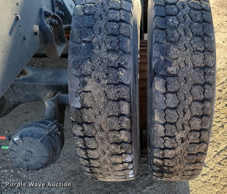 image for item LA9656 1984 Ford  F8000 truck cab and chassis