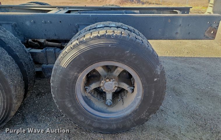 image for item LA9656 1984 Ford  F8000 truck cab and chassis