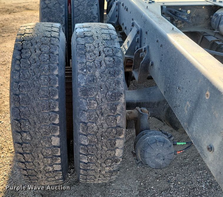 image for item LA9656 1984 Ford  F8000 truck cab and chassis