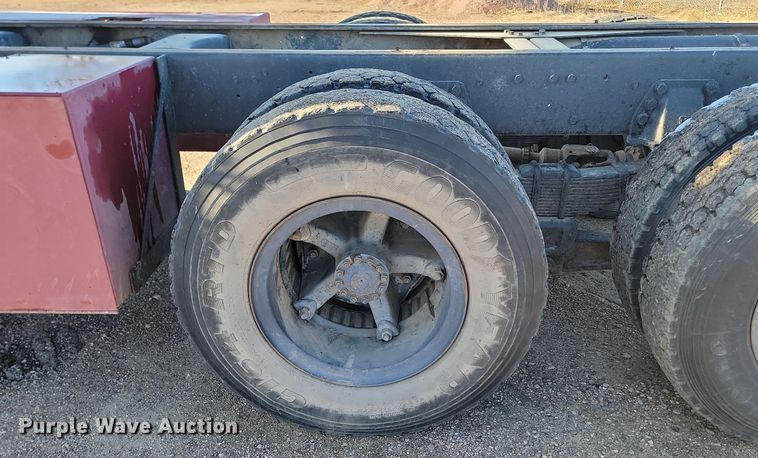 image for item LA9656 1984 Ford  F8000 truck cab and chassis