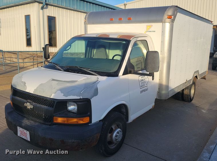 image for item LC9439 2005 Chevrolet Express G3500 box truck