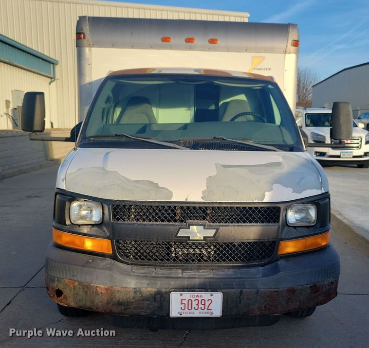 image for item LC9439 2005 Chevrolet Express G3500 box truck