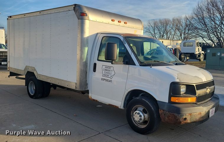 image for item LC9439 2005 Chevrolet Express G3500 box truck