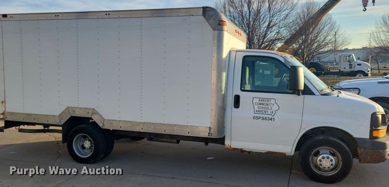 image for item LC9439 2005 Chevrolet Express G3500 box truck