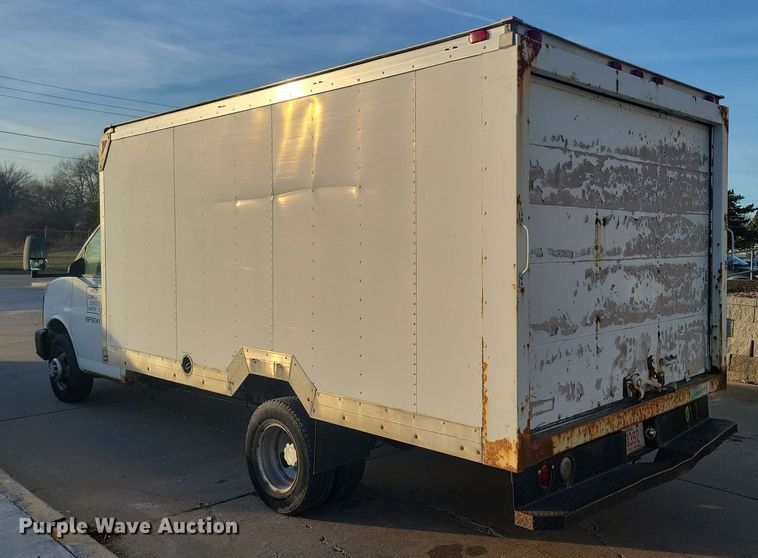 image for item LC9439 2005 Chevrolet Express G3500 box truck