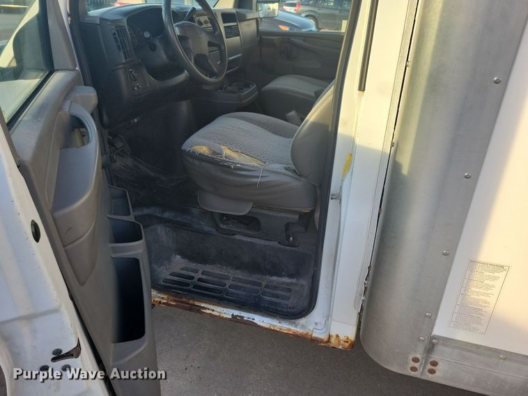 image for item LC9439 2005 Chevrolet Express G3500 box truck