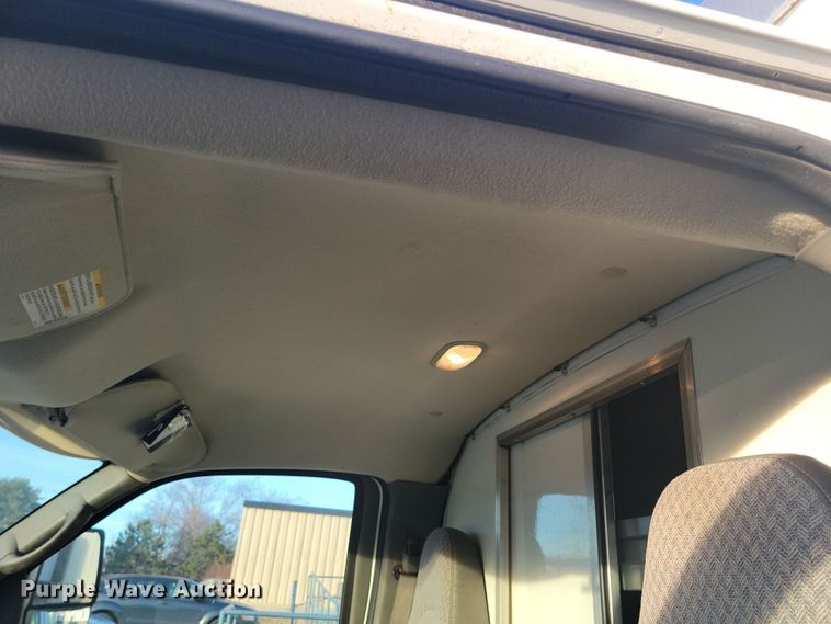 image for item LC9439 2005 Chevrolet Express G3500 box truck