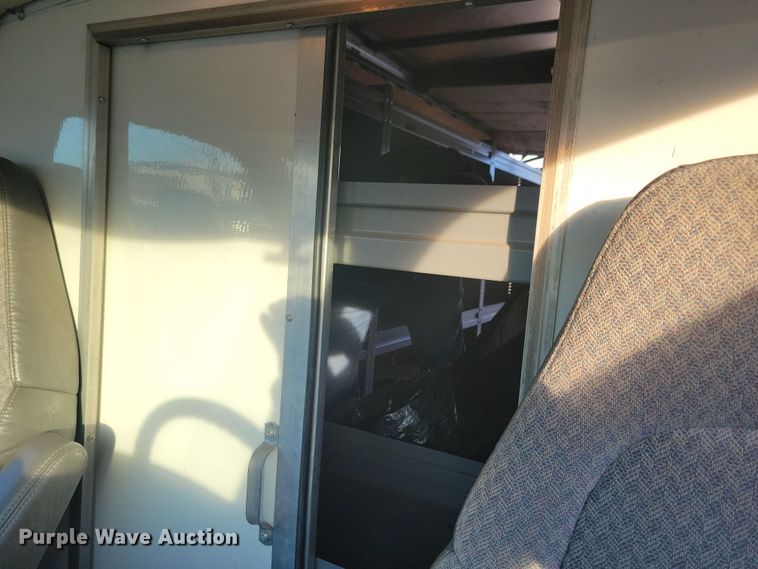 image for item LC9439 2005 Chevrolet Express G3500 box truck