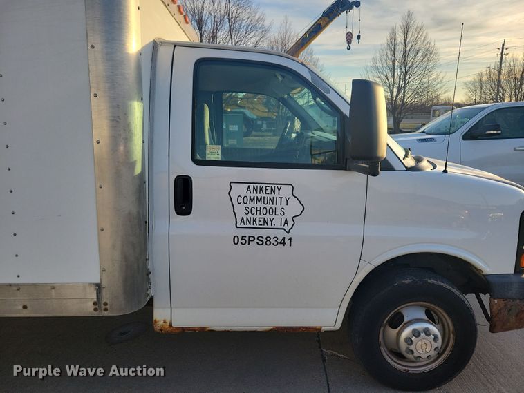 image for item LC9439 2005 Chevrolet Express G3500 box truck