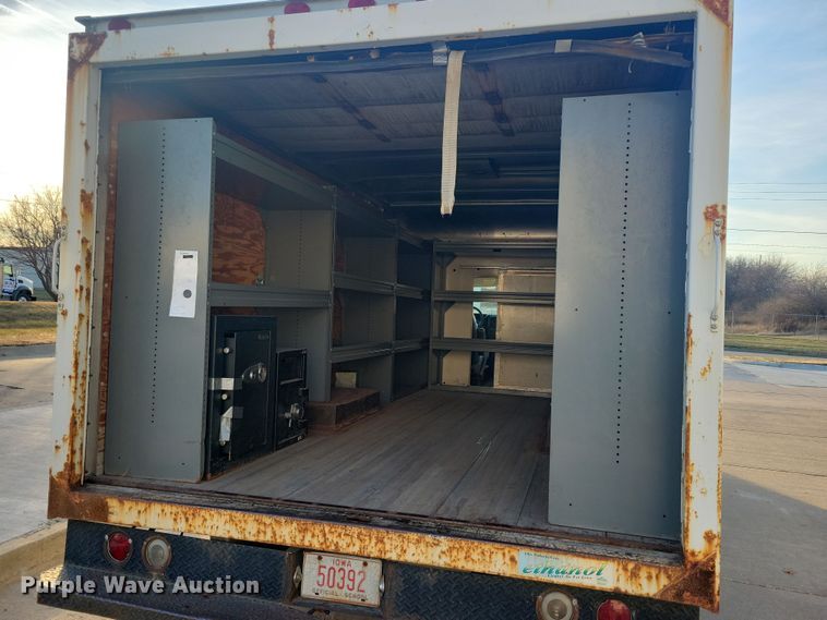 image for item LC9439 2005 Chevrolet Express G3500 box truck