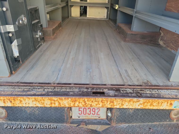 image for item LC9439 2005 Chevrolet Express G3500 box truck