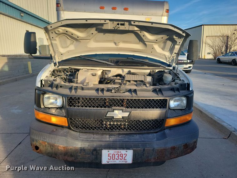 image for item LC9439 2005 Chevrolet Express G3500 box truck
