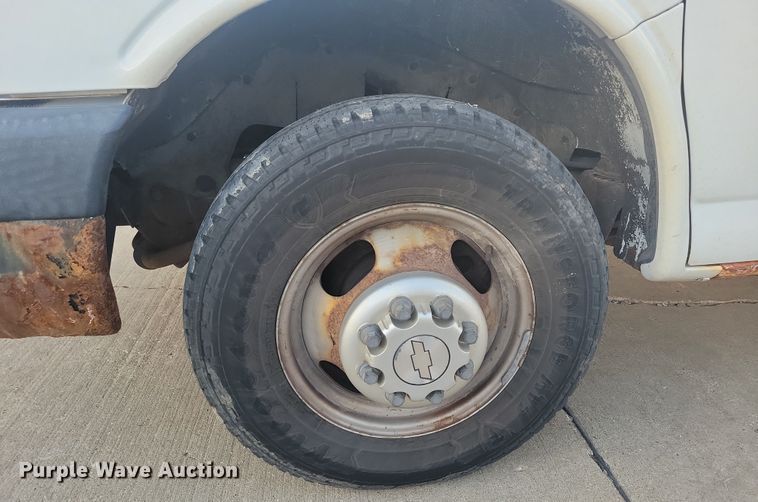 image for item LC9439 2005 Chevrolet Express G3500 box truck