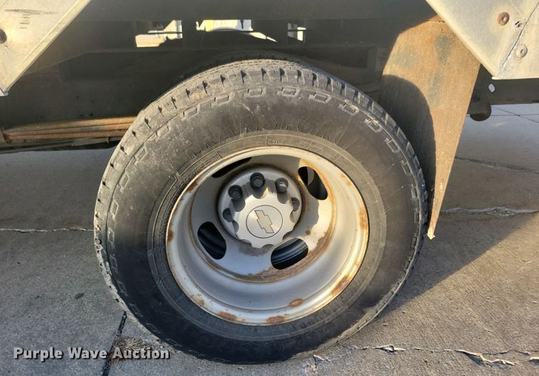 image for item LC9439 2005 Chevrolet Express G3500 box truck