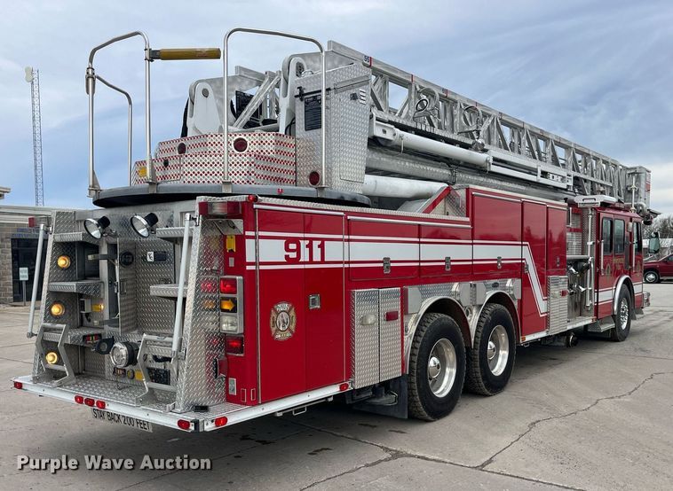 image for item LD9939 1995 E-One fire truck