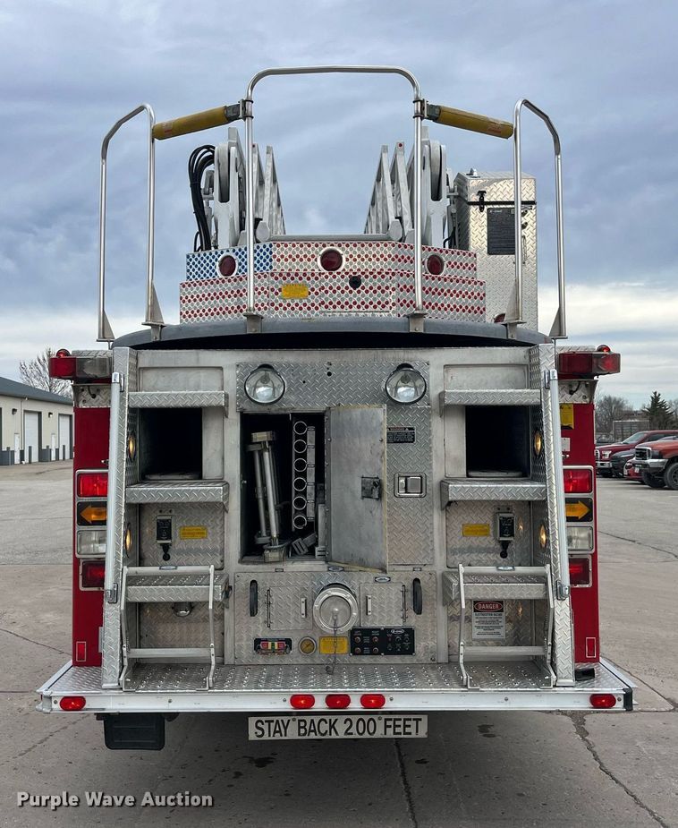 image for item LD9939 1995 E-One fire truck