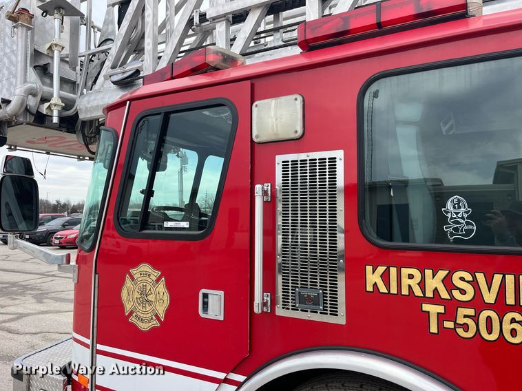 image for item LD9939 1995 E-One fire truck