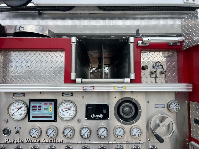 image for item LD9939 1995 E-One fire truck