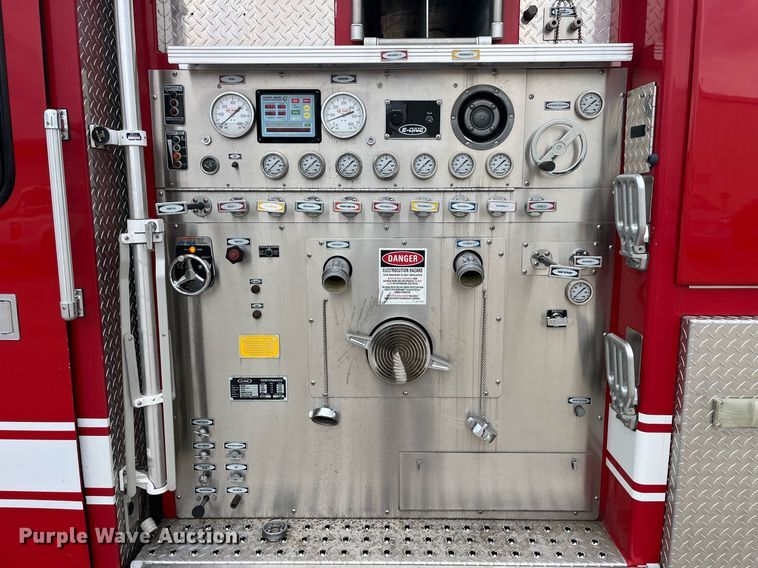 image for item LD9939 1995 E-One fire truck
