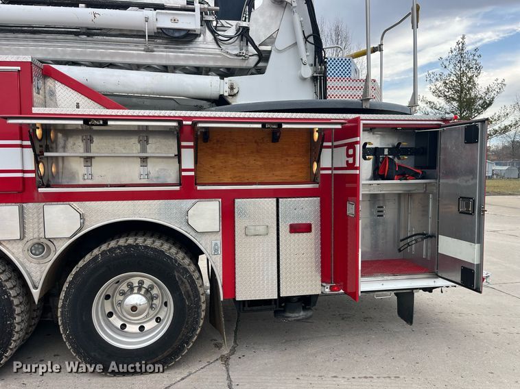 image for item LD9939 1995 E-One fire truck