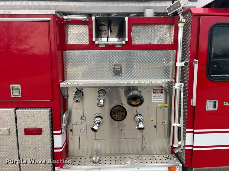 image for item LD9939 1995 E-One fire truck