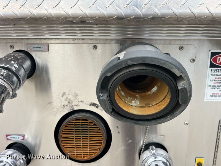 image for item LD9939 1995 E-One fire truck