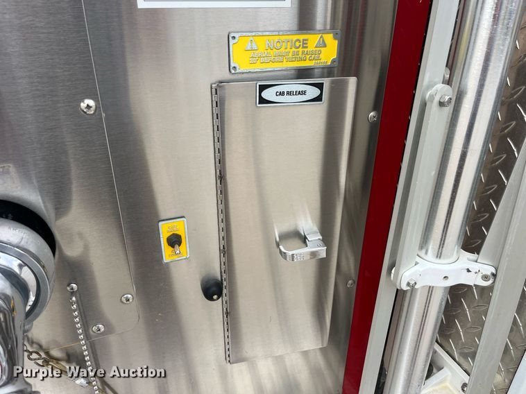 image for item LD9939 1995 E-One fire truck