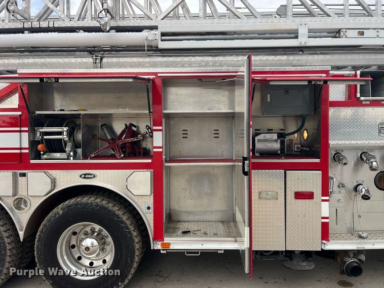 image for item LD9939 1995 E-One fire truck