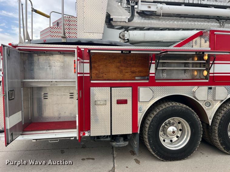 image for item LD9939 1995 E-One fire truck