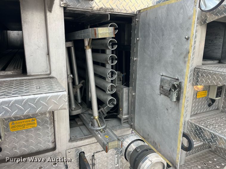 image for item LD9939 1995 E-One fire truck